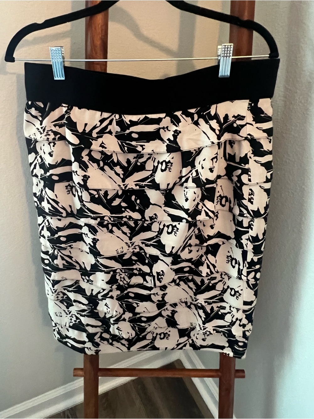 Alfani Black and Cream Floral-Print Pencil Skirt Size 10